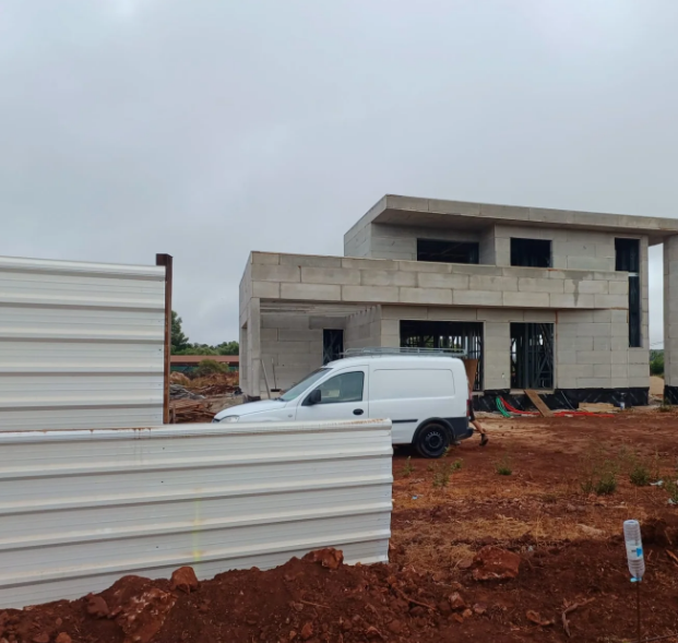 Obra SERGICON em Portimão — construção contemporânea
